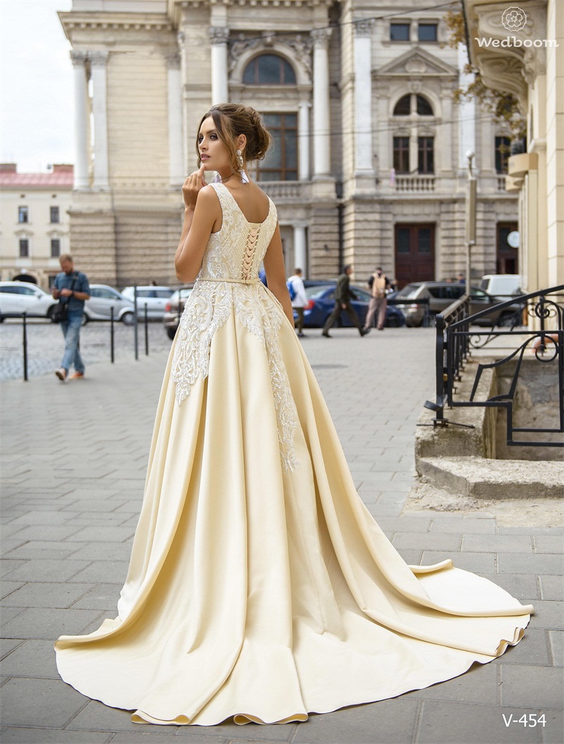 2020 A-line Evening Dresses Satin Appliqued Lace Sequins V-neck Sleeveless Custom Made Prom Dress Sweep Train Ruched Long Party Gown