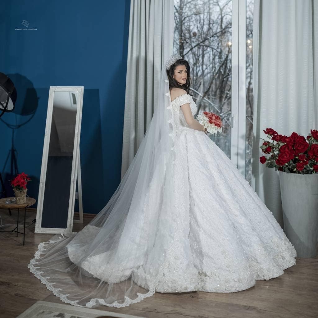 Luxury Ball Gown Wedding Dresses Bridal Gowns Off The Shoulder Lace 3D Floral Appliqued Plus Size Robe De Mariee Custom Made Wedding Gowns