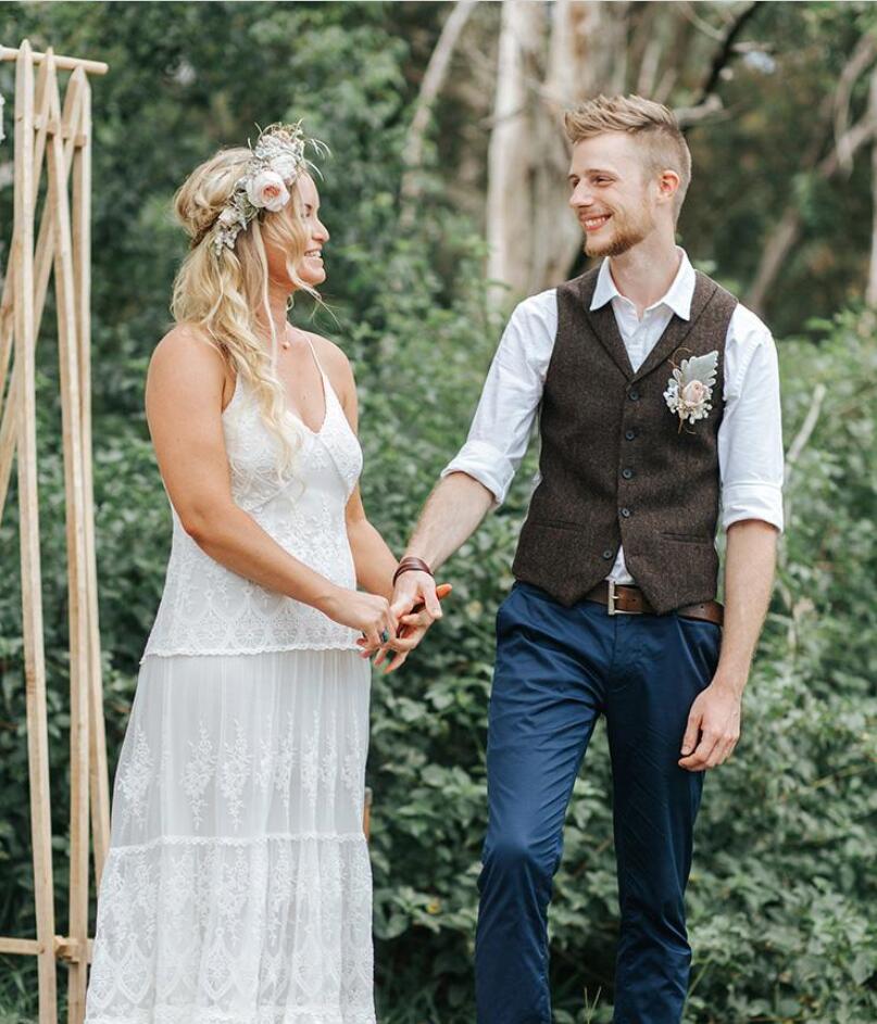 2020 Dark Brown Groom Vests Wedding Vests Wool Groomsmen Attire Slim Fit Mens Suit Vest Prom Wear Wedding Dress Waistcoat Country Farm