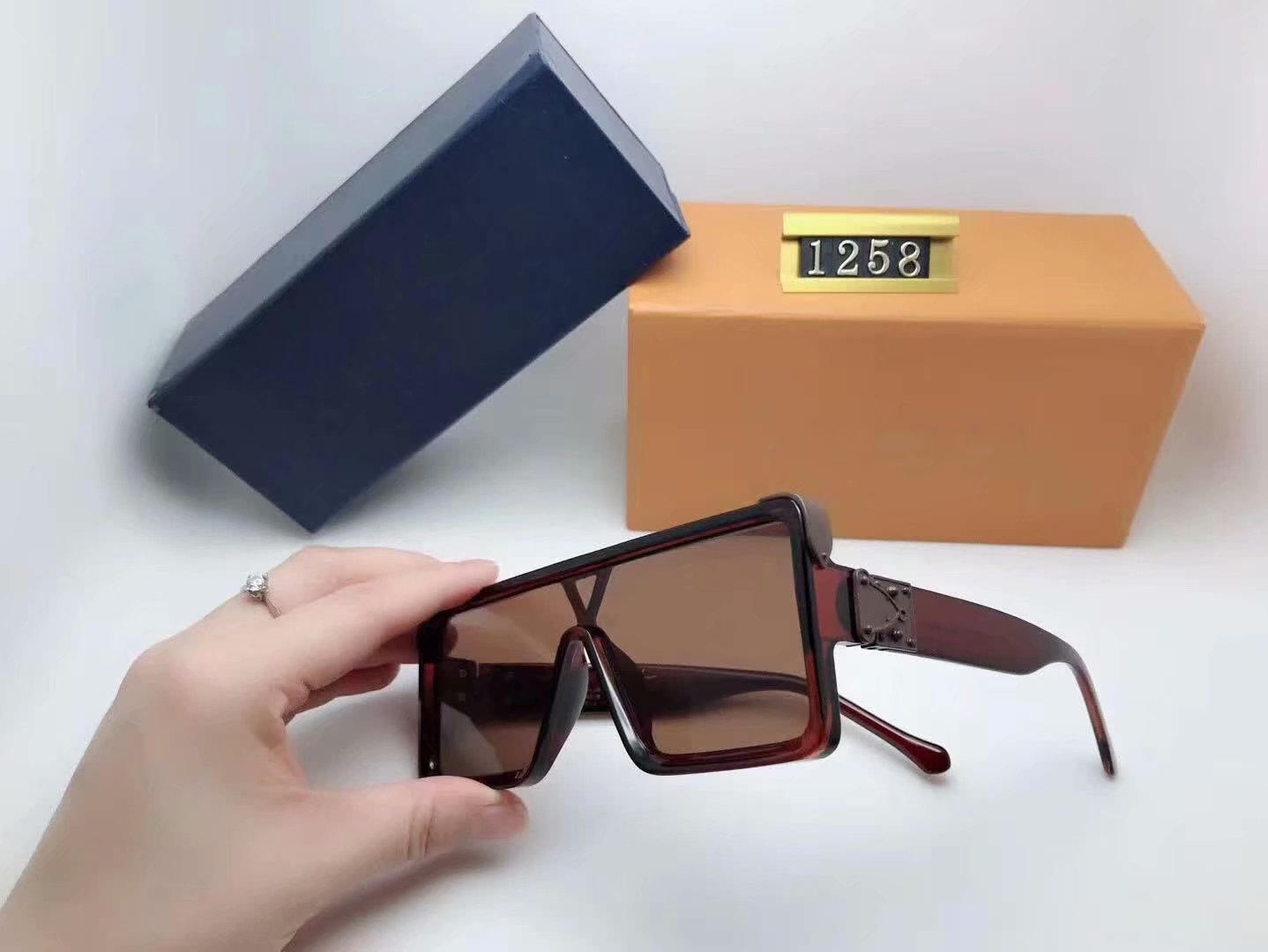 fashion Luxury evidence sunglasses retro vintage men 1258 designer shiny gold frame laser logo women top quality with package
fashion Luxury evidence sunglasses retro vintage men 1258 designer shiny gold frame laser logo women top quality with package