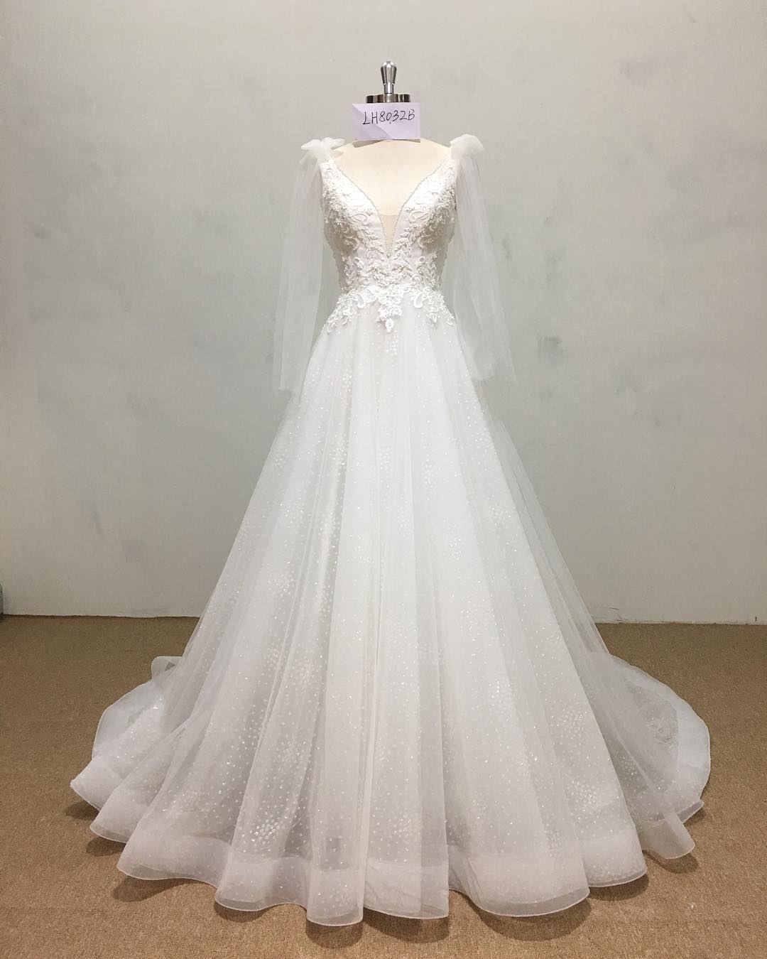 Bohemian A Line Luxury Wedding Dresses Tulle Lace Applique Pears Sequins Formal Dress V Neck Backless Sweep Train Bridal Gowns