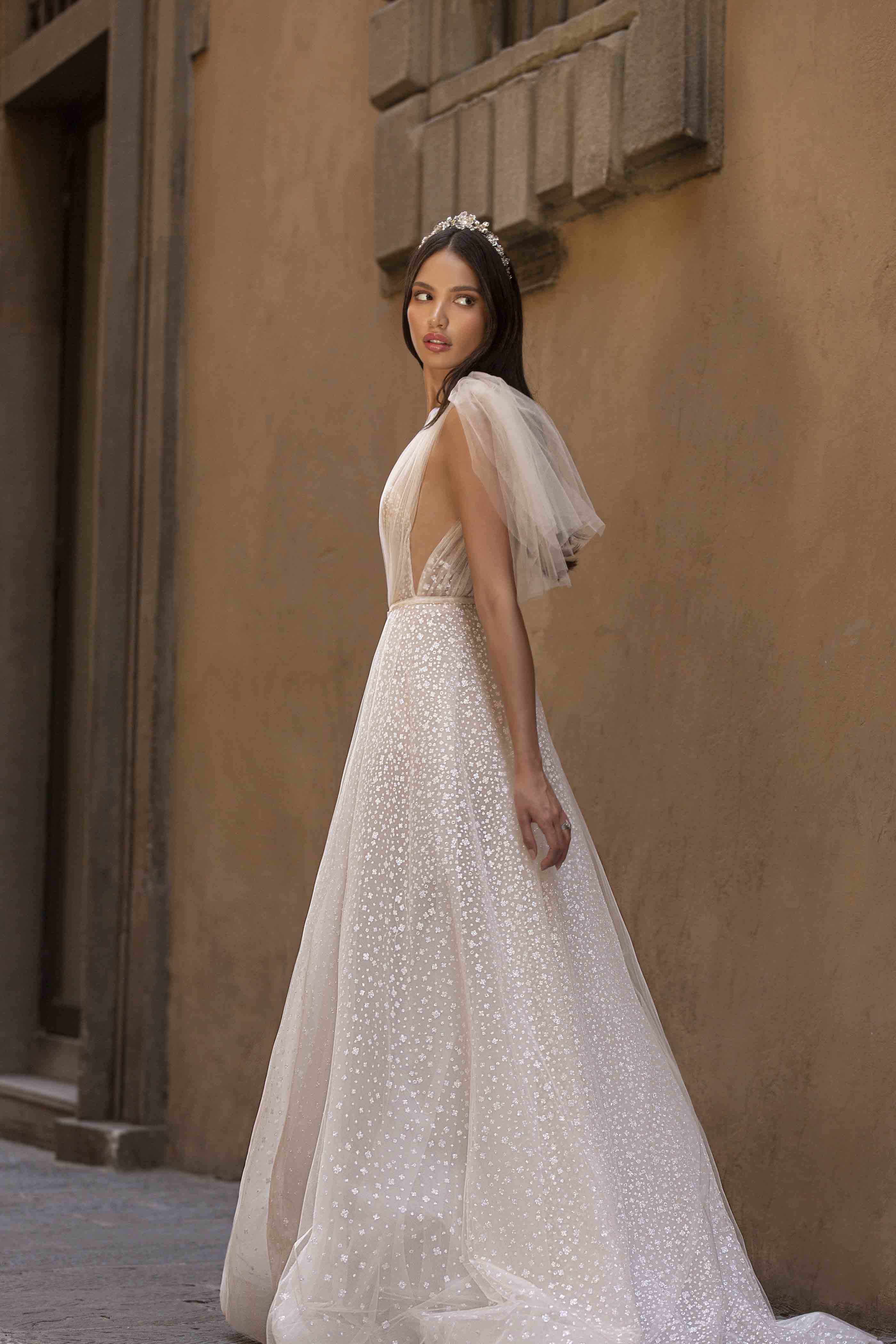 2020 Berta Wedding Dress Deep V Neck Appliqued Beaded Lace Bridal Gown Sleeveless Ruffle Lumbar Custome Made Robes De Mariée