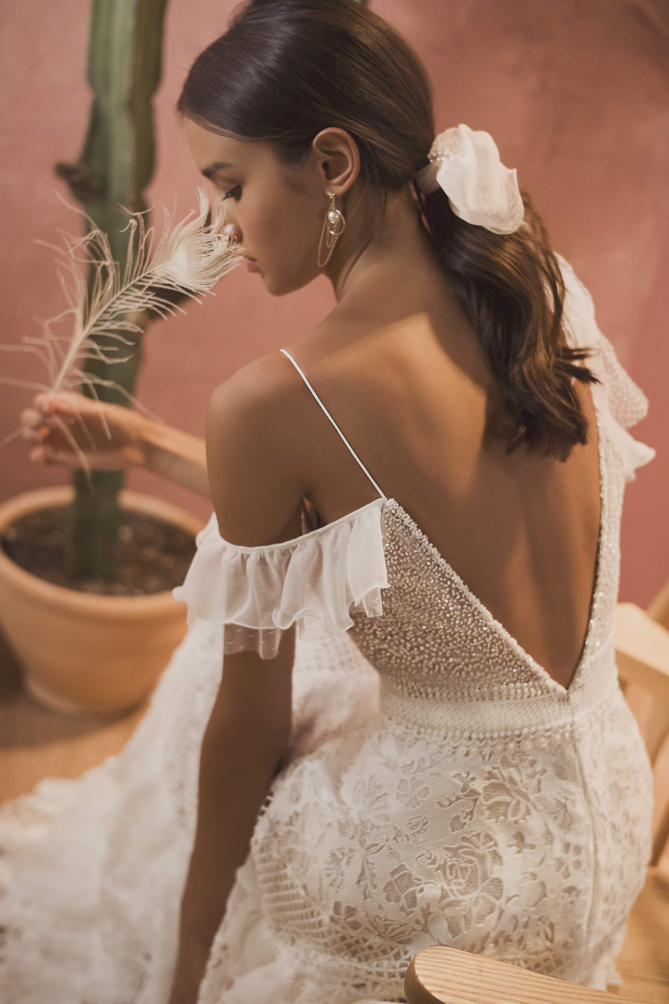 Sexy Bohemian Beach Wedding Dresses 2020 Spaghetti Neck Lace Appliqued Beads Boho Backless Bridal Gowns A Line Wedding Dress robe de mariée