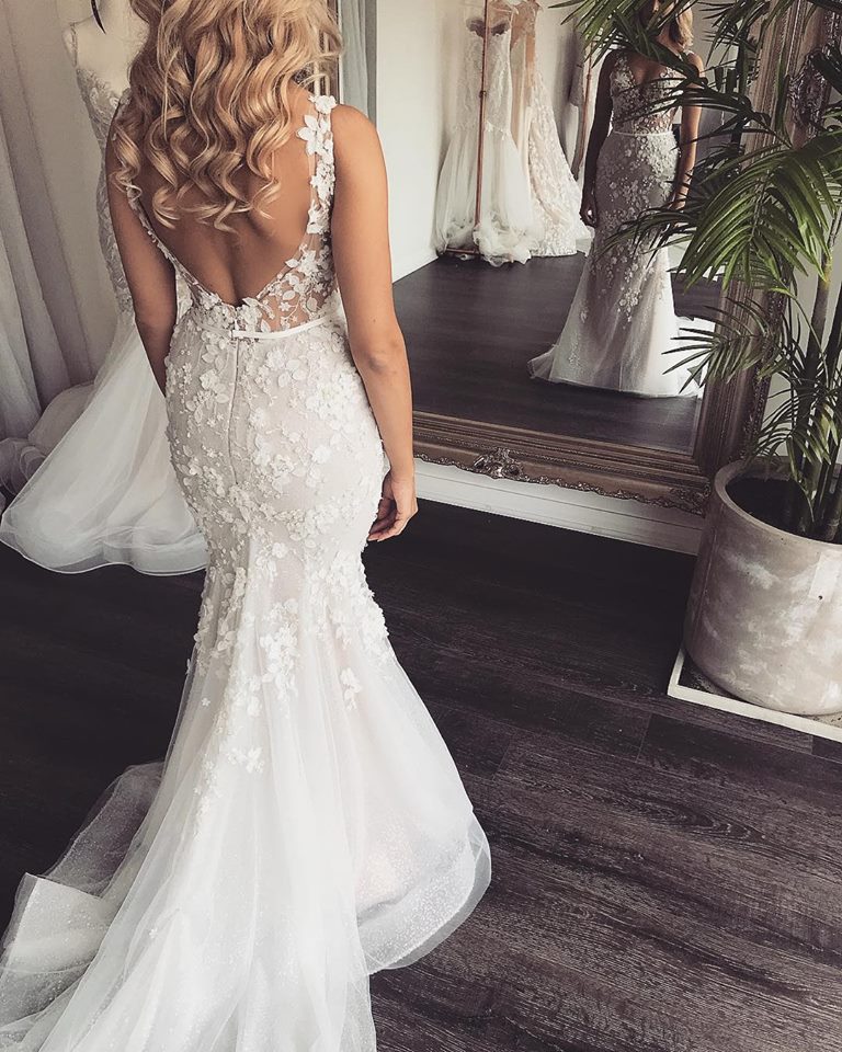 Berta 2019 New Wedding Dresses Sexy Spaghetti V Neck Lace Backless Beach Bridal Gowns Sweep Train Sleeveless Garden Wedding Dress