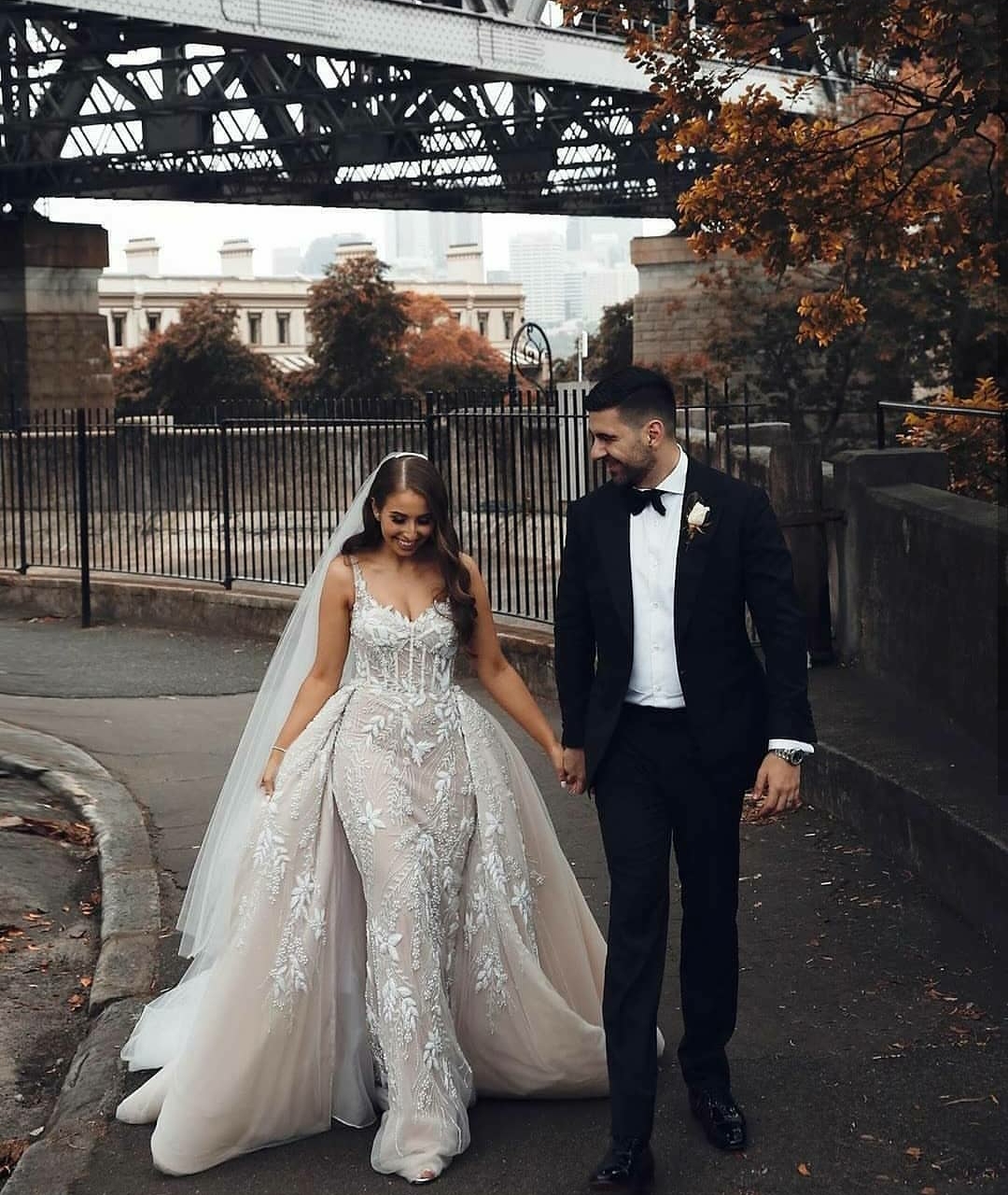 2020 Spaghetti Mermaid Wedding Dresses with Detachable Train Lace Appliques Fish Bone Top robes de mariée Backless Sexy Bridal Wedding Gowns
