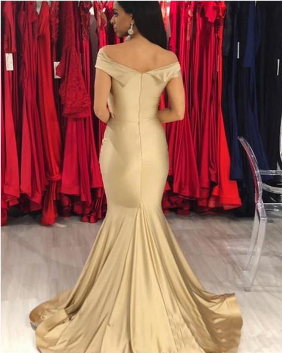 2020Champagne Mermaid Bridesmaid Dresses Off The Shoulder Satin Sweep Train Garden Country Wedding Guest Gowns Maid Of Honor Dress Plus Size