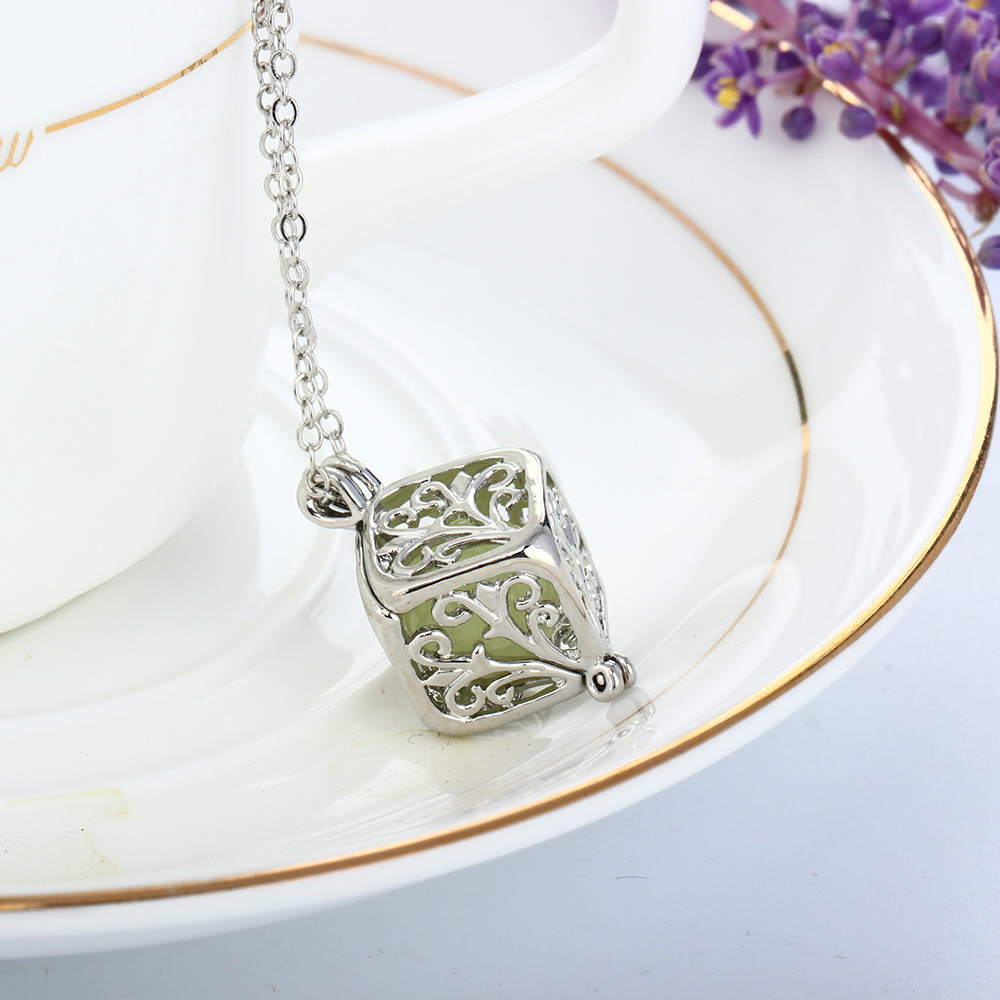 Hollow Out Square Life Tree Noctilucent Pearl Pendant Love Magic Cube Luminescence Diy Box Necklace Accessories
Hollow Out Square Life Tree Noctilucent Pearl Pendant Love Magic Cube Luminescence Diy Box Necklace Accessories