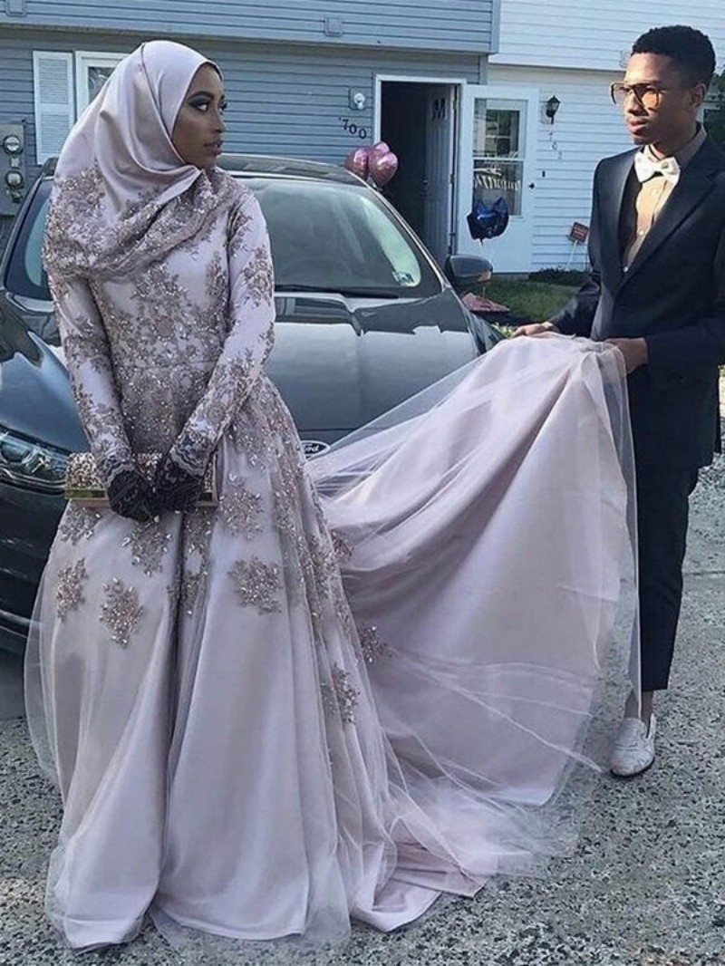 Elegant Plus Size Muslim Wedding Dresses High Neck Long Sleeve Lace Applique Beads Sweep Train Bridal Gowns Dubai Arabic Wedding Gown
