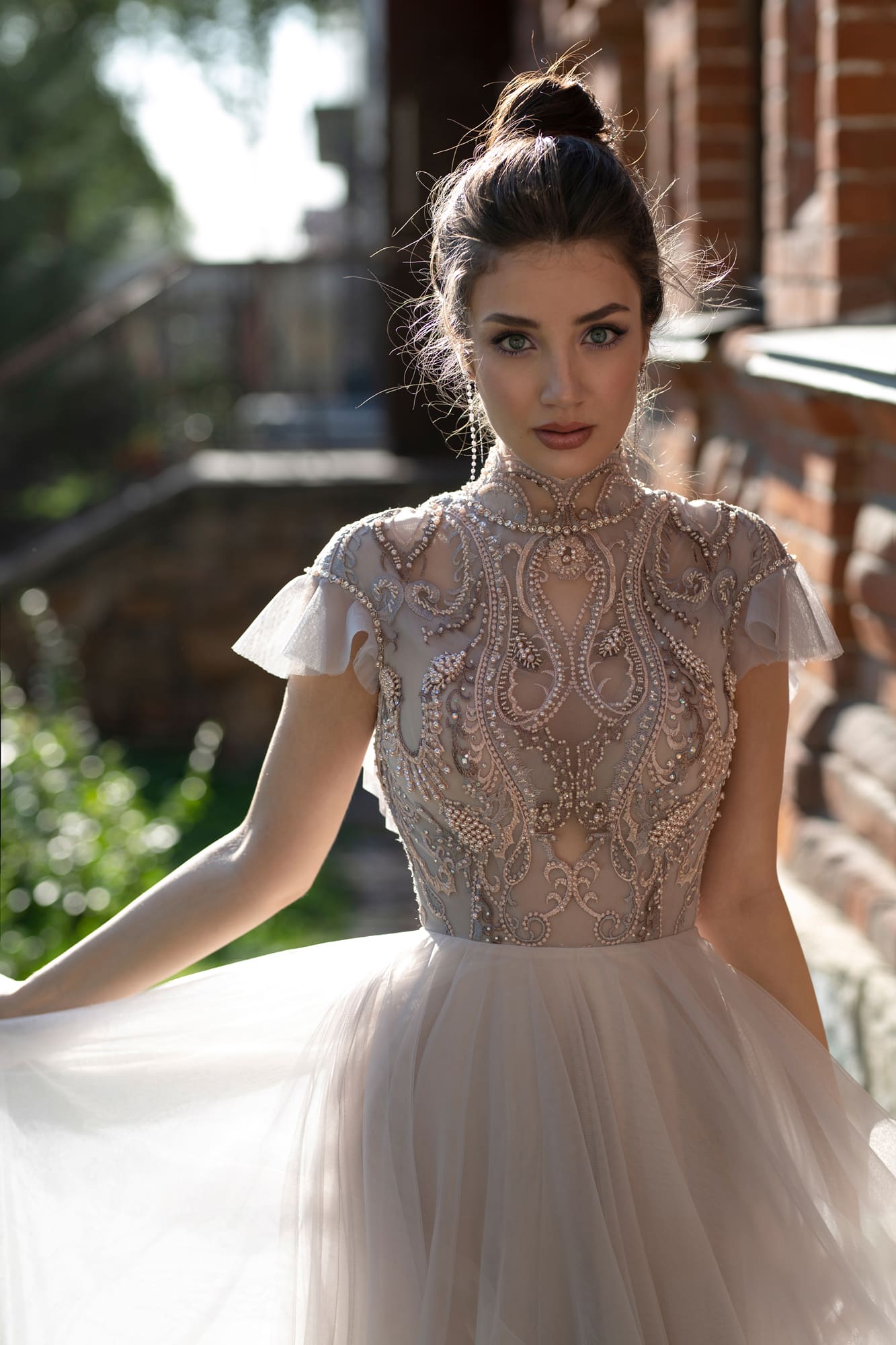 2020 Modest Keyhole High Neck Short Sleeve A Line Evening Dresses Lace Applique Beaded Crystal Ruffles Formal Dresses Sweep Train Party Gown