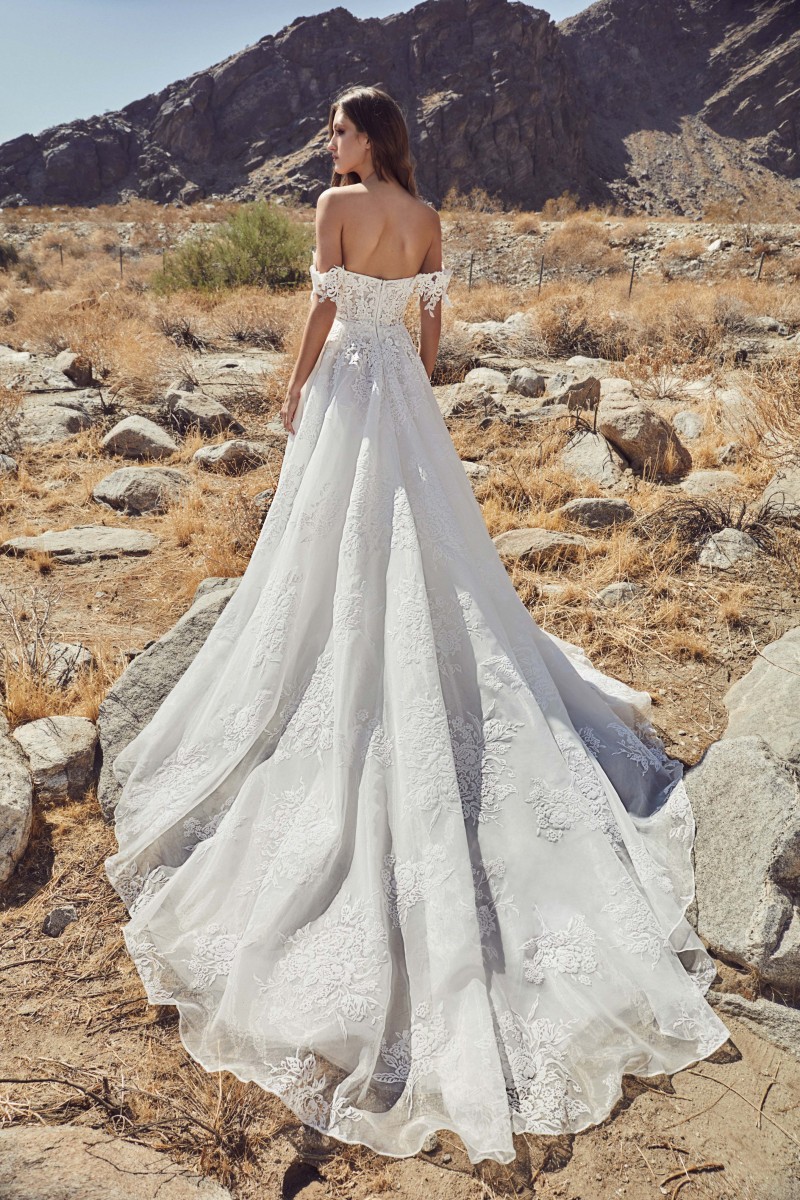 calla blanche elegant wedding dresses lace appliqued off the shoulder bridal gowns for beach gardens cheap sweep train wedding dress