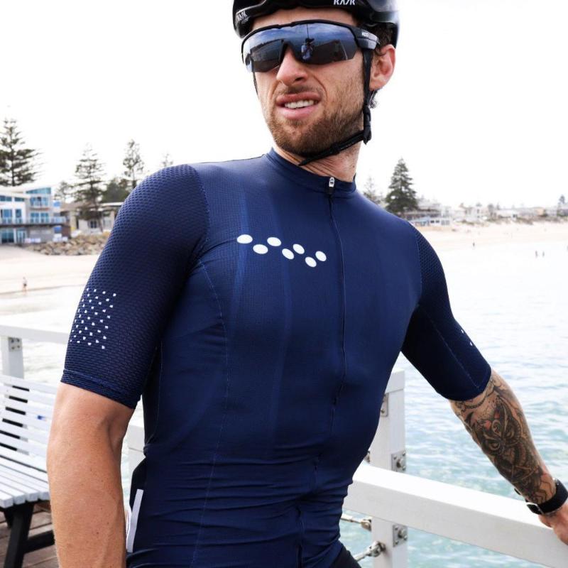 Men' Cycling jersey 2020 lightweight soft fabric Jerseys Pro race fit bicycle shirt hombre summer cycling gear, Color 3
Men' Cycling jersey 2020 lightweight soft fabric Jerseys Pro race fit bicycle shirt hombre summer cycling gear, Color 3