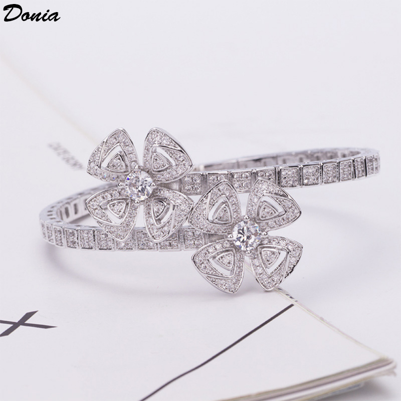 Donia jewelry luxury bangle party European American fashion card series flower classic micro-inlaid zircon bracelet ladies designer birthday gift
Donia jewelry luxury bangle party European American fashion card series flower classic micro-inlaid zircon bracelet ladies designer birthday gift