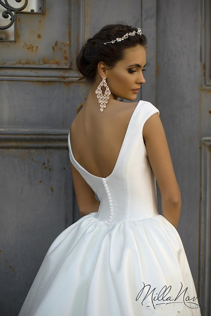 2019 New Stunning Backless A-Line Wedding Dresses Beatu Neckline Cheap Sweep Train Satin Custom Made Plus Size Bridal Gowns