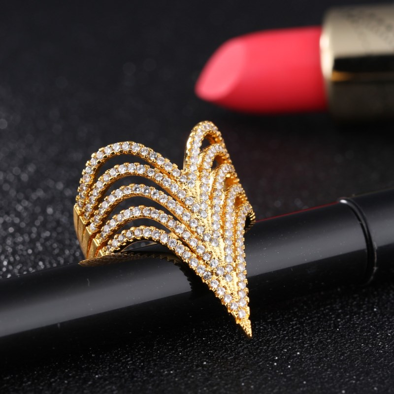 Crown Band Rings 18K Gold Five Layers Personality Character Designer Accessories Luxury For Women Wedding Party Large Plate Ring J