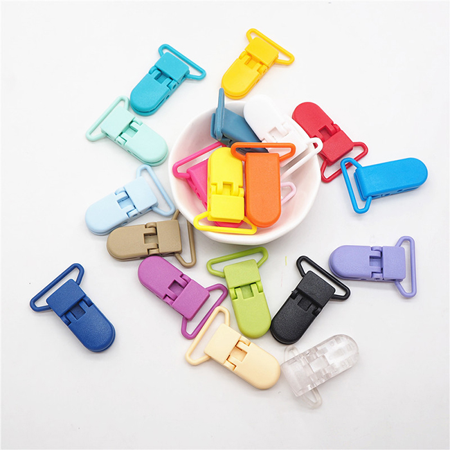 Colored Plastic Suspender Soother Pacifier Holder Dummy Clips 20mm with Gripping Teeth for Infant Baby DIY Accessories