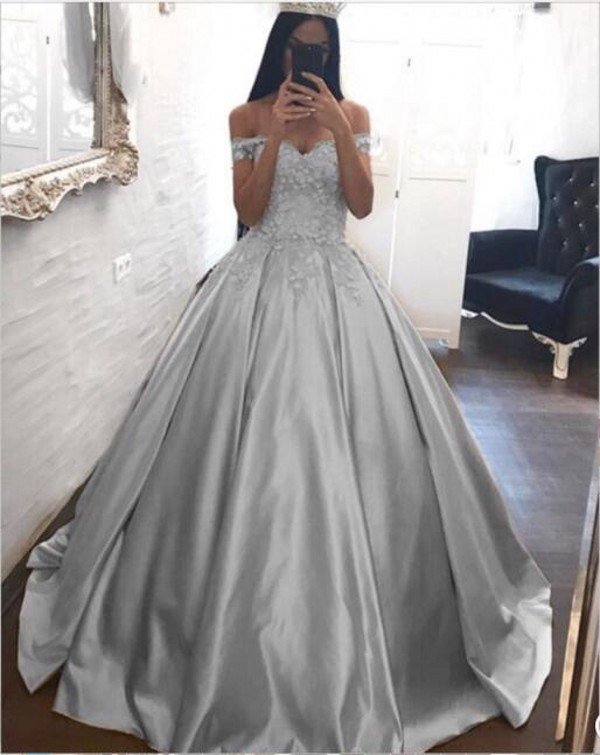 Stunning Off Shoulders Prom Dresses Gold Champagne Satin 3D Floral Appliqued Bodice Puffy A Line Girls Special Occassion Dresses 2019 Spring