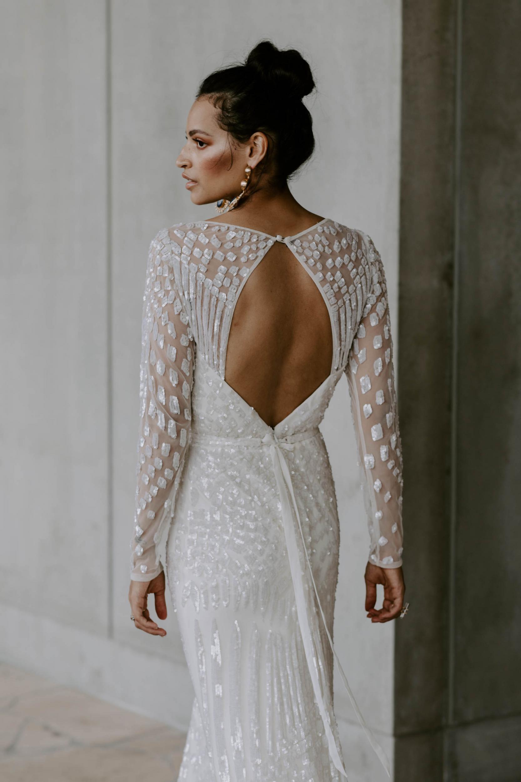 2020 Lace Mermaid Wedding Dresses Sweep Train Sequins Appliqued Beads Long Sleeve Wedding Dress Hollow Back Boho Robes De Mariée