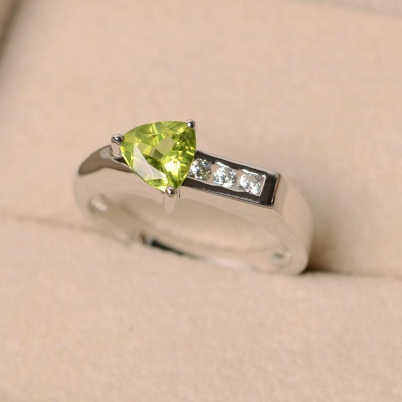 Cluster Rings Zircon Peridot Ring Female S925 Silver Japanese And Korean Fashion Simple Personality Geometric Emerald
Cluster Rings Zircon Peridot Ring Female S925 Silver Japanese And Korean Fashion Simple Personality Geometric Emerald