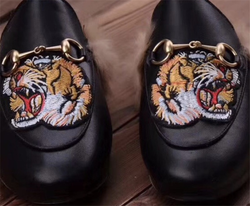 Loafers Shoes Mules Slipper 2020 Hot Fashion Women Casual Shoes Fur100%Animals Real Leather Princetown Metal Chain Leather Slippers, Black/snake
Loafers Shoes Mules Slipper 2020 Hot Fashion Women Casual Shoes Fur100%Animals Real Leather Princetown Metal Chain Leather Slippers, Black/snake