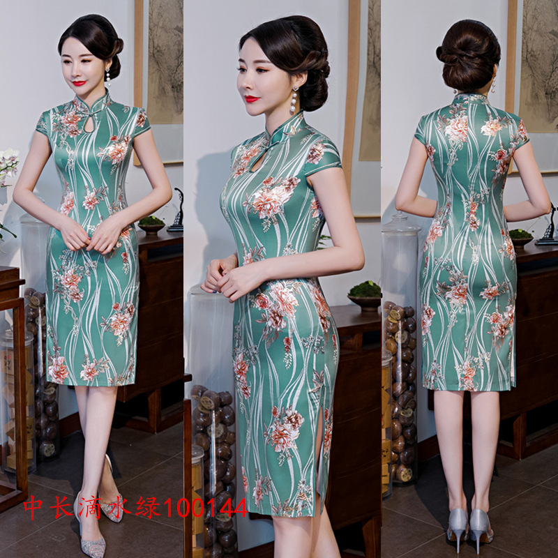 Printed Floral Lady Classic Chinese Style Dress Vintage Short Sleeve Women Qipao Novelty Rayon Cheongsam Big Size 4XL
Printed Floral Lady Classic Chinese Style Dress Vintage Short Sleeve Women Qipao Novelty Rayon Cheongsam Big Size 4XL