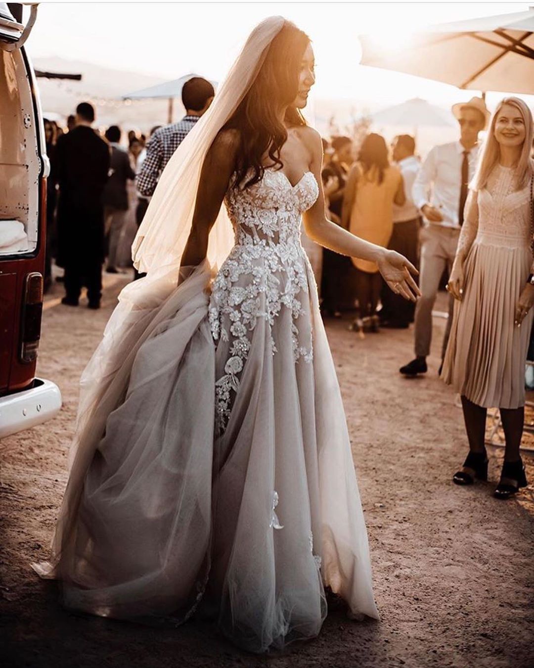 Beach Graceful Lace Wedding Dresses Sweetheart Neck Appliqued Bridal Gowns A Line Sweep Train Tulle Robe De Marie