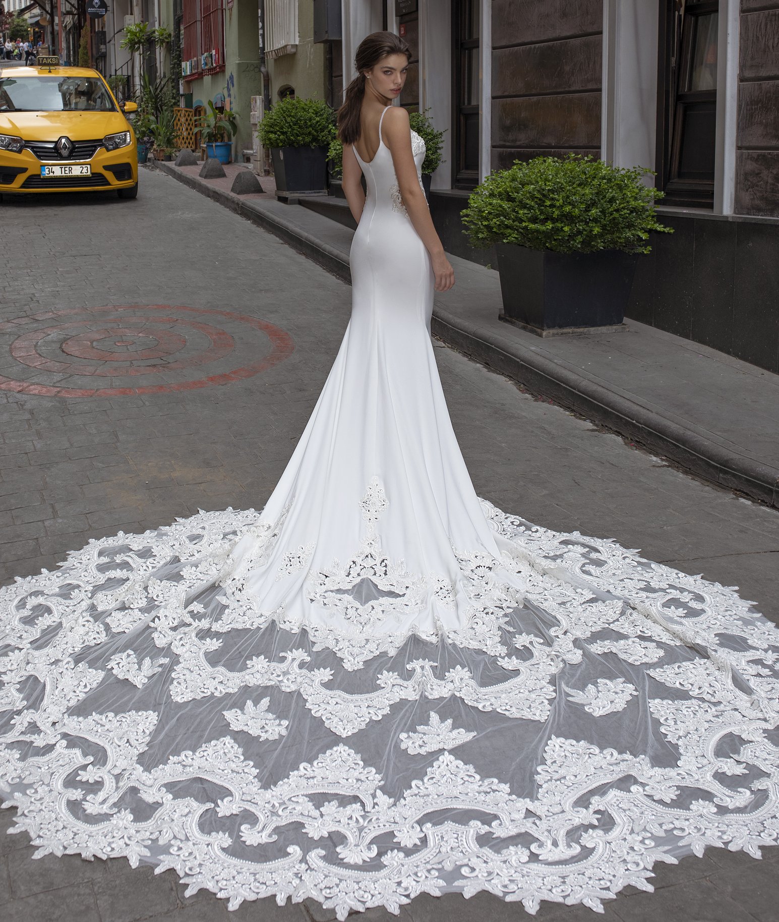 Satin Mermaid Wedidng Dresses With Court Train Lace Applique Spaghetti Beach Wedding Dress Custom Made Summer Vestidos De Novia