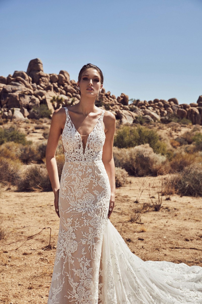 2020 Elegant Mermaid Wedding Dresses Deep V Neck Beads Backless Appliques Wedding Dresses Sweep Train Vestidos De Novia