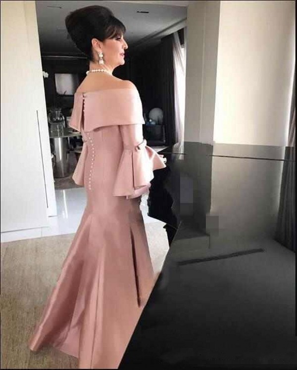 Spring 2019 Mature Mother of The Bride Evening Dresses Off Shoulder Neckline Bell Long Sleeves Dusty Rose Satin Mother of The Groom Dresses