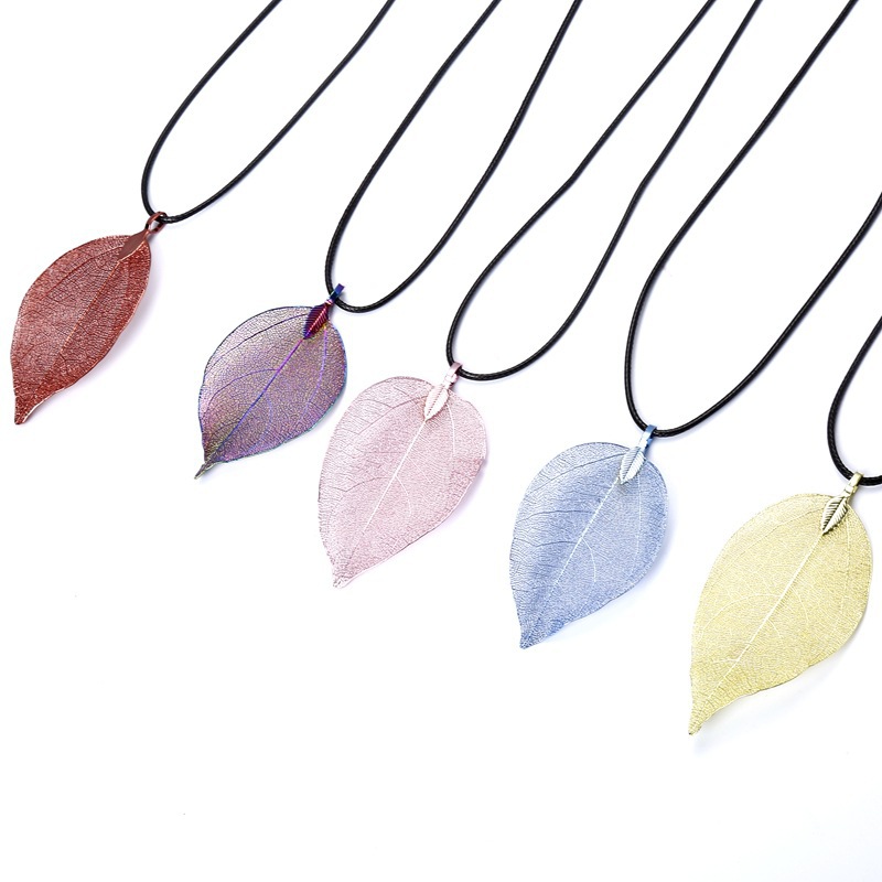 Natural Leaf Pendant Necklace with Leather Rope Gold and Silver Plated Luxury Multicolor Special Leaves Jewelry Gifts for Women and Girls New Fashion 