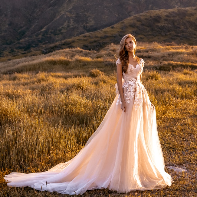 A Line Fashion Lace Wedding Dresses Sweetheart Neck Backless Bridal Gowns Sweep Train Tulle Boho Robe De Marie