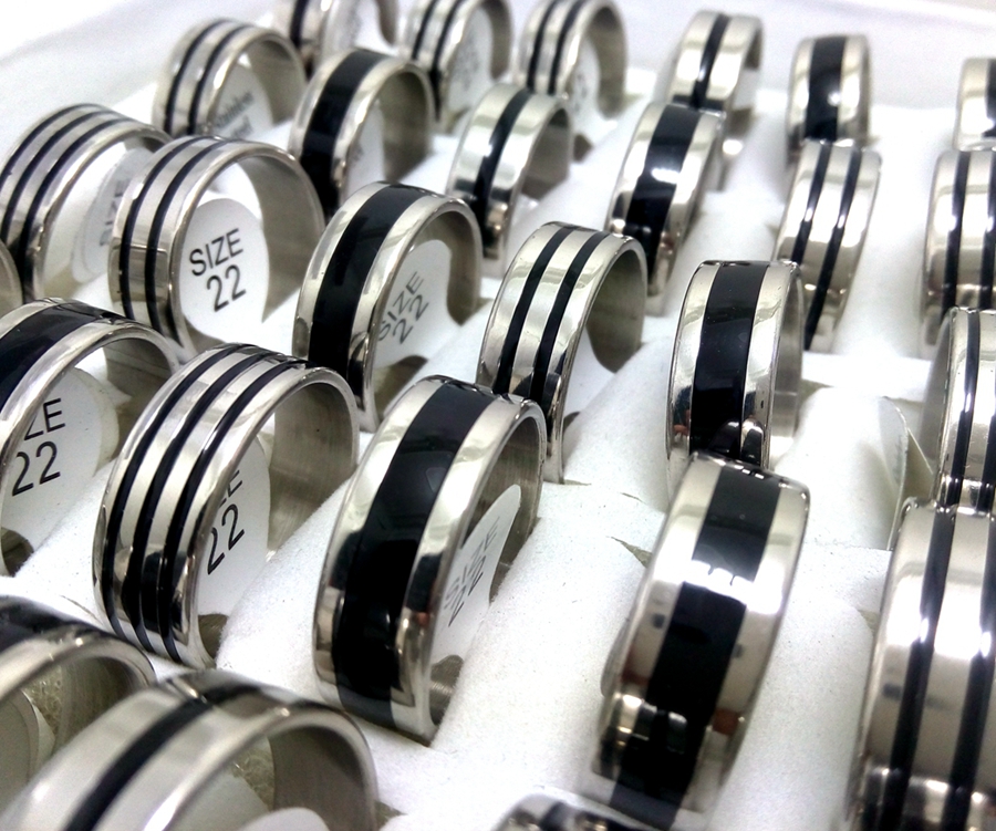 Whole lot 100pcs Top Mix Black Enamel 316L Stainless Steel Band Rings 8mm Men Women Wedding Finger Ring Hot Jewelry Brand New6154453
Whole lot 100pcs Top Mix Black Enamel 316L Stainless Steel Band Rings 8mm Men Women Wedding Finger Ring Hot Jewelry Brand New6154453