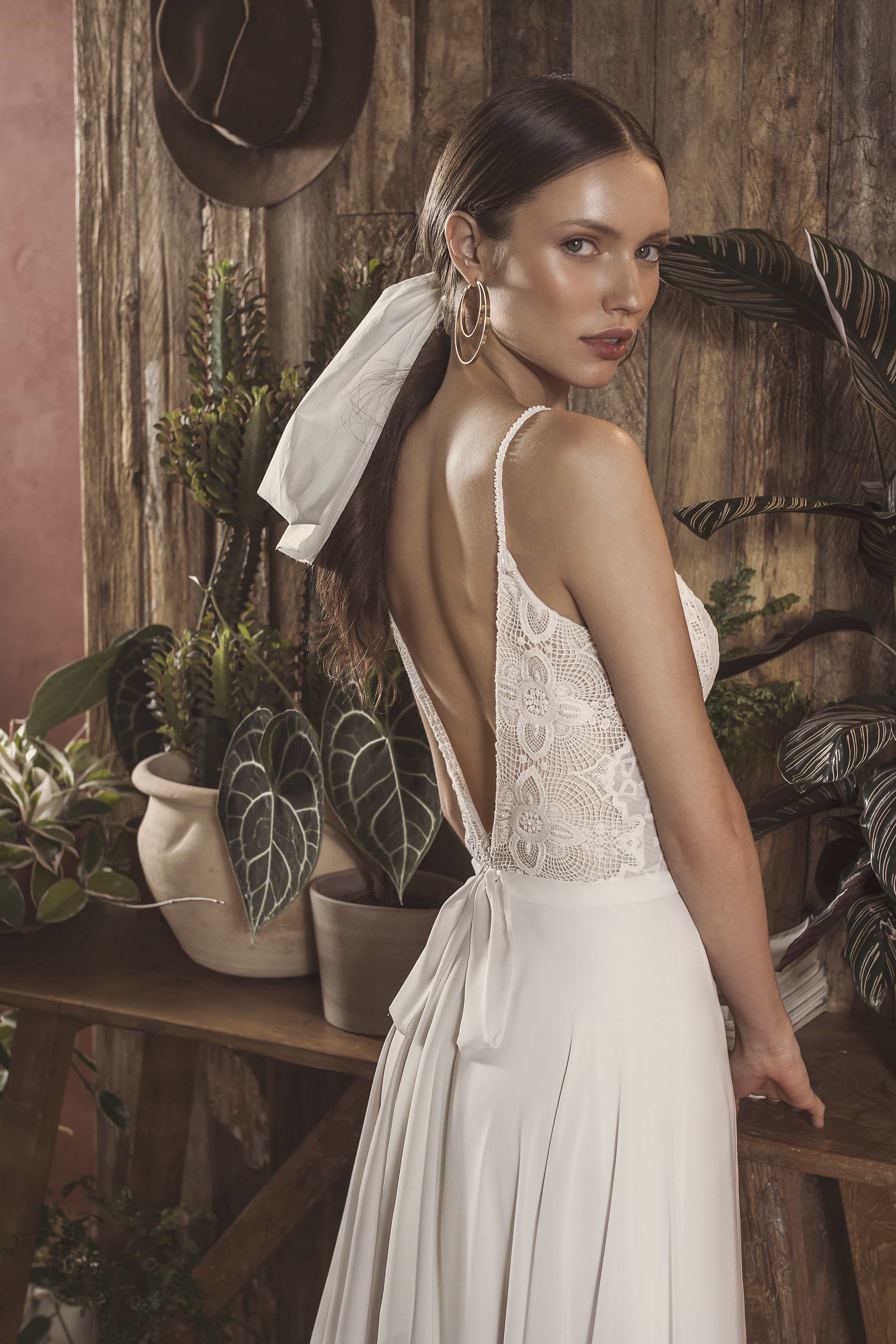 bohemian long wedding dresses spaghetti v neck lace appliqued boho backless bridal gowns a line chiffon wedding dress robe de marie