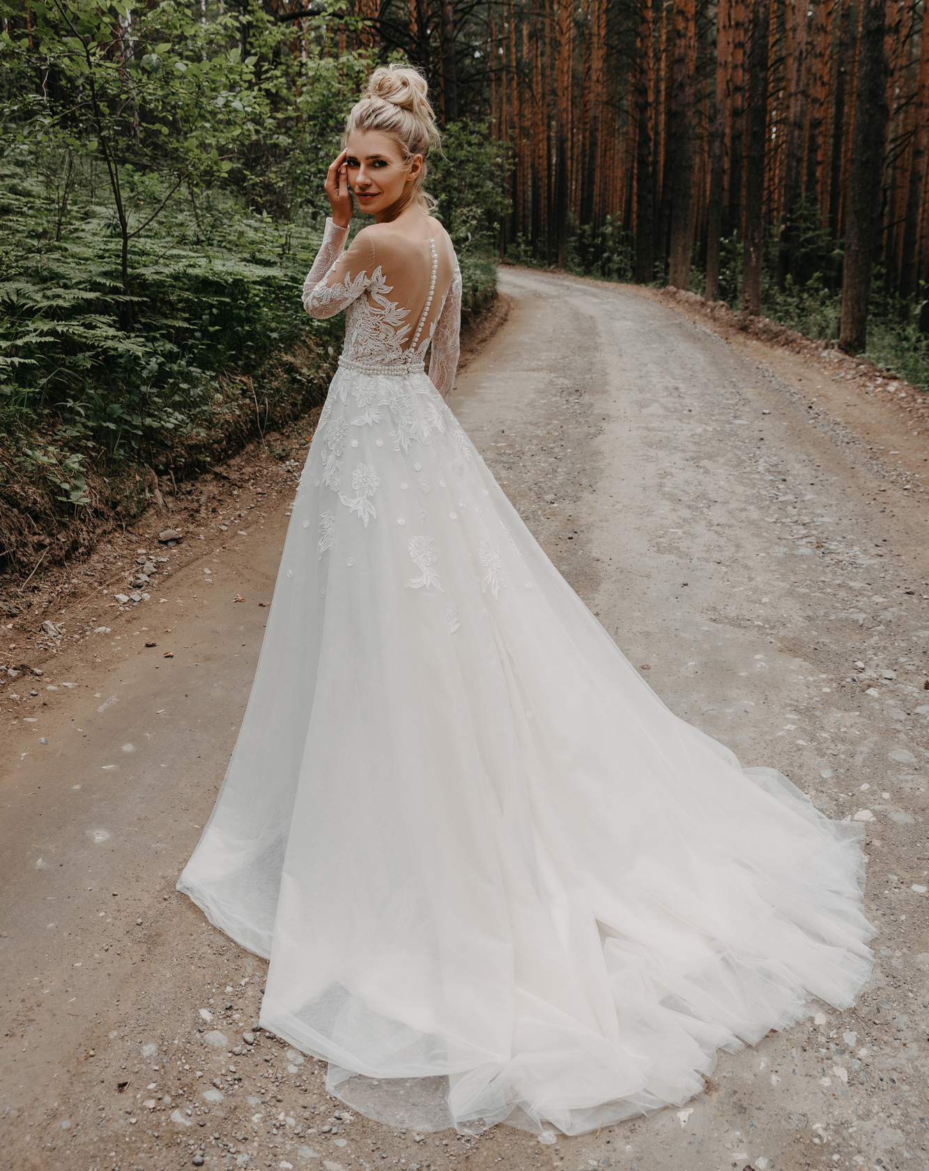 New Simple Wedding Dresses Jewel Neck A Line Appliqued Pearls Belt Long Sleeve Wedding Dress Sweep Train Cheap Vestidos De Novia