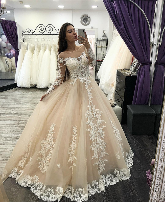 Charming Champagne Boho Wedding Dresses With Sleeves Vintage Applique Lace Country Wedding Dresses Bridal Gowns 2019 Beach Gothic noivas