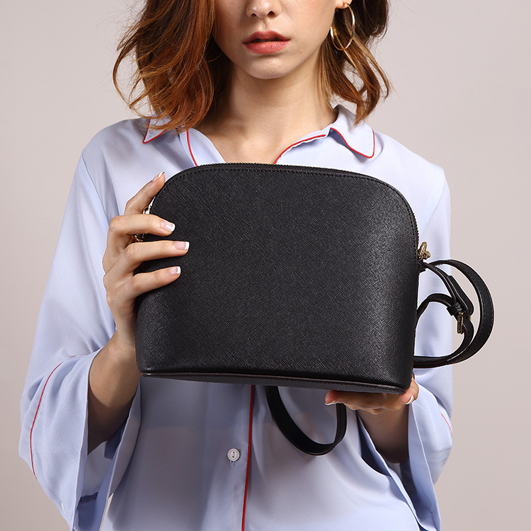 Women Luxurys Designers Bags European and American fashion shell bag cross body PU15 color gold chain large number of discounts, Fuchsia
Women Luxurys Designers Bags European and American fashion shell bag cross body PU15 color gold chain large number of discounts, Fuchsia