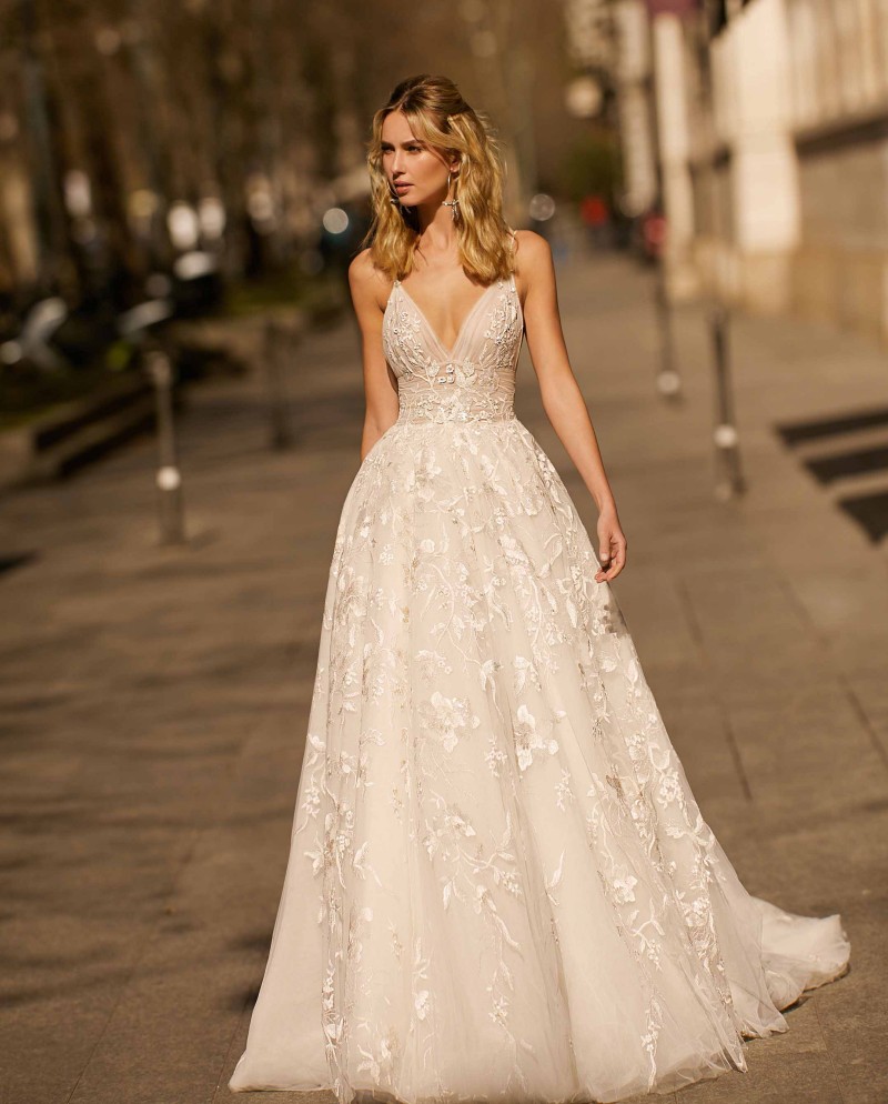 Berta Amazing Lace Backless Wedding Dresses Deep V Neck Appliqued Bridal Gowns A E Sweep Train Tulle Robe De Mari E