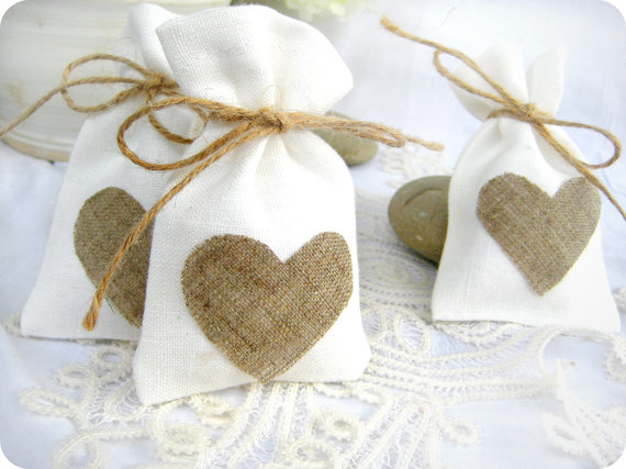 Burlap Heart Favor Bag Trendy White Natural Linen Drawstring Wedding Gift Bags Jewelry Bag 50pcs
Burlap Heart Favor Bag Trendy White Natural Linen Drawstring Wedding Gift Bags Jewelry Bag 50pcs