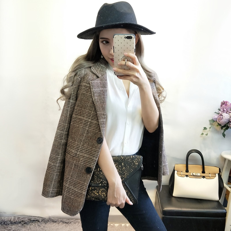 In the autumn of 2017 new Korean Vintage Plaid small suit jacket female straight single breasted wool leisure suit, Khaki
In the autumn of 2017 new Korean Vintage Plaid small suit jacket female straight single breasted wool leisure suit, Khaki
