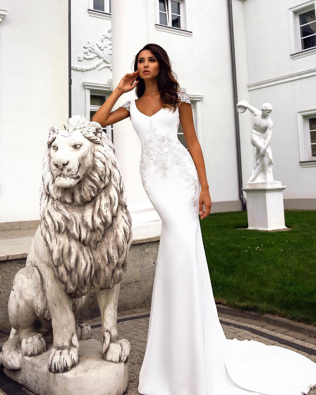 Mermaid Lace Amazing Backless Wedding Dresses V Neck Cap Sleeves Custom Made Bridal Gowns Sweep Train Trumpet Robe De Marie