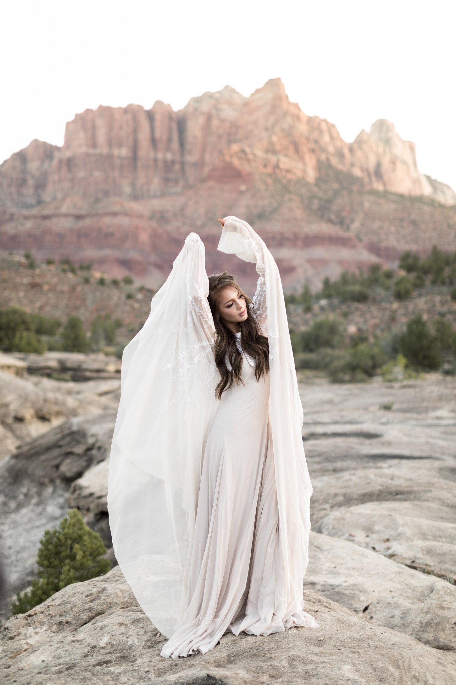 2019 Modest Wedding Dresses A Line Lace Jewel Neck Batwing Sleeve Wedding Dress with Embroidered Bodice Sweep Train Custom Beach Bridal Gown
