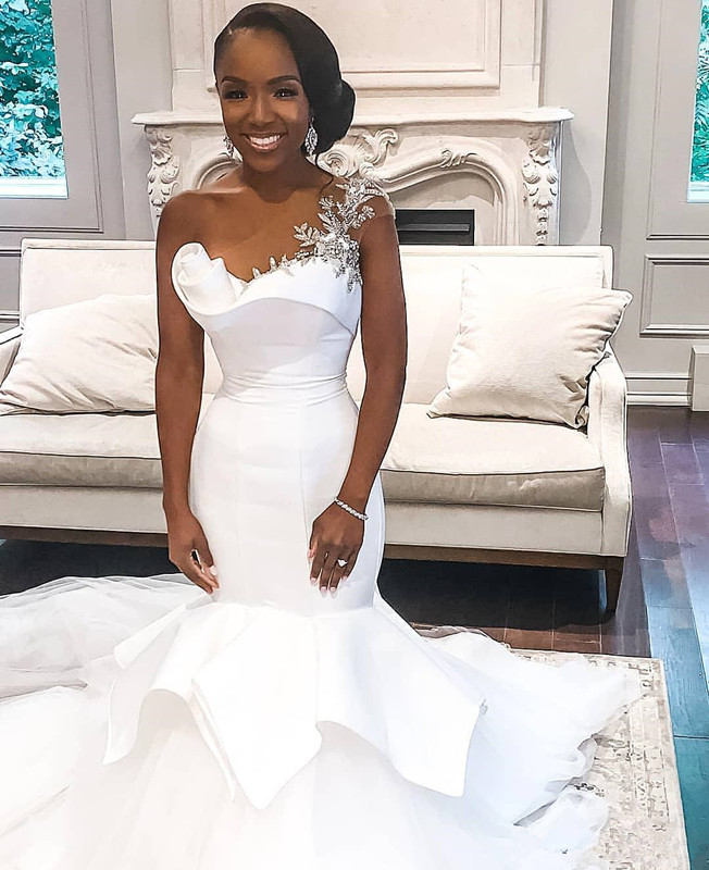 Beaded Fashion Mermaid Wedding Dresses One Shoulder Tiered Bridal Gowns Plus Size Chapel Train Satin Robes De Mari E