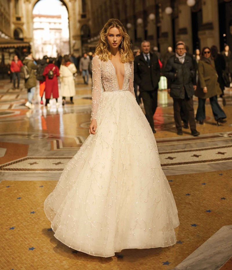 Berta Fabulous Backless Wedding Dresses Beading Deep V Neck Long Sleeves Bridal Gowns Appliqued A E Sweep Train Tulle Robe De Mari E