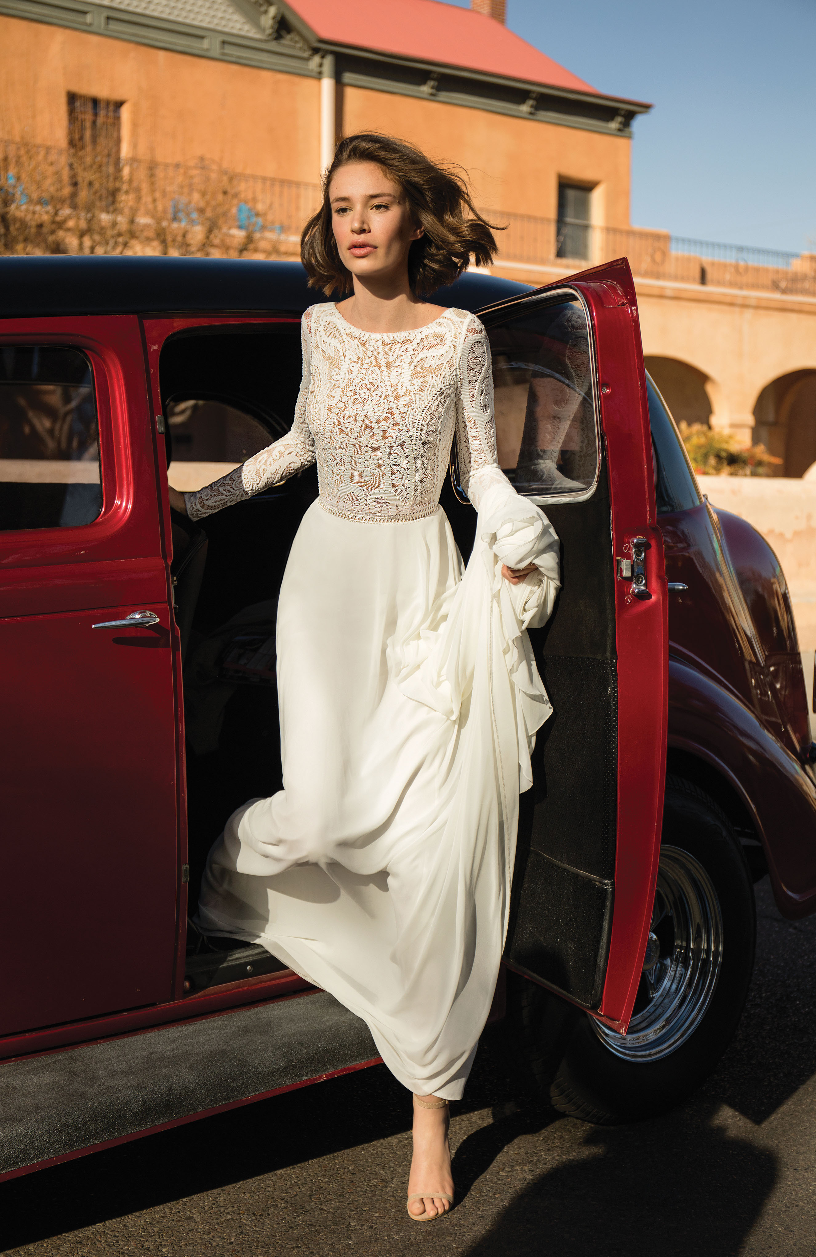 2019 Flora Boho Wedding Dresses Jewel Neck Lace Long Sleeve Backless Float Chiffon Bridal Gowns Sexy Designer Beach Wedding Dress