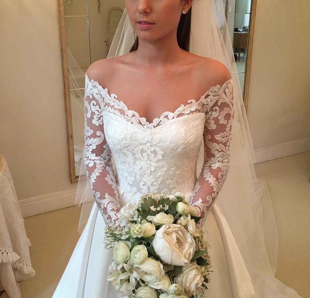 Setwell Sweetheart A-line Wedding Dress Long Sleeves Floor Length Court Train Pleated Lace Satin Bridal Gown