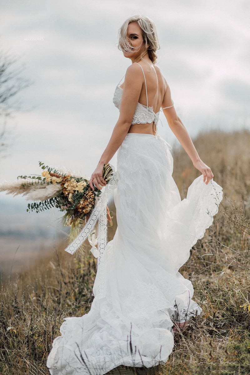Two Chic Pieces Lace Wedding Dresses Spaghetti Straps V Neck Bridal Gowns A E Tulle Sweep Train Appliqued Vestido De Novia