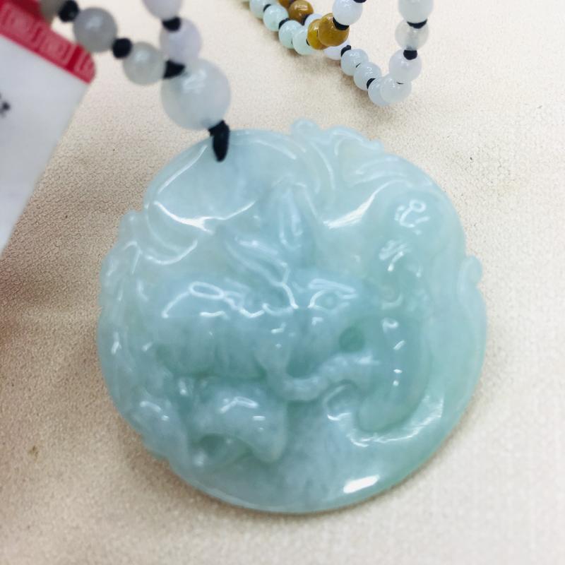 Pure natural Emerald jade hand-carved light green zodiac pendant three-color jade bead necklace sweater chain
Pure natural Emerald jade hand-carved light green zodiac pendant three-color jade bead necklace sweater chain