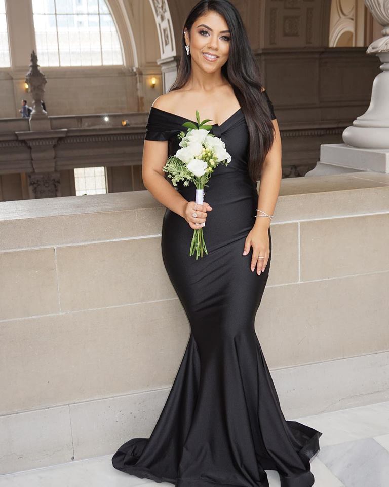 Elegant Off Shoulder Mermaid Long Bridesmaid Dresses Sleeveless Black Maid Of Honor Satin Wedding Guest Dress
