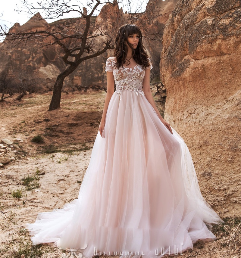 Short Sleeve Beach Wedding Dresses Pleat Tulle Plus Size Wedding Gowns Sweep Train Sexy Back Berta Wedding Dress