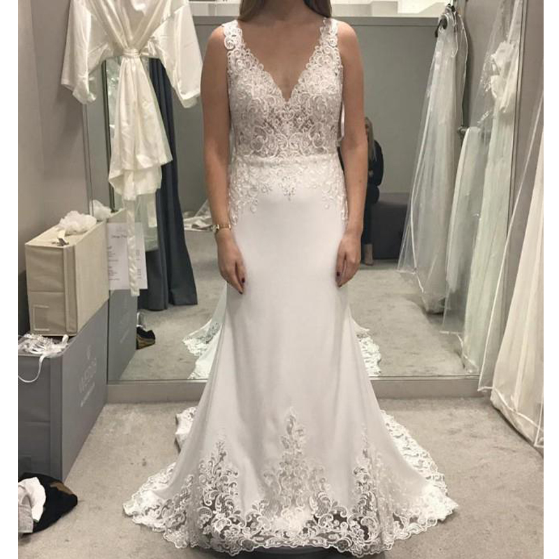 Elegant White Wedding Dresses V-Neck Lace Appliques with Court Train Mermaid Wedding Dresses Unique Back Design Bridal Gowns robe de soiree