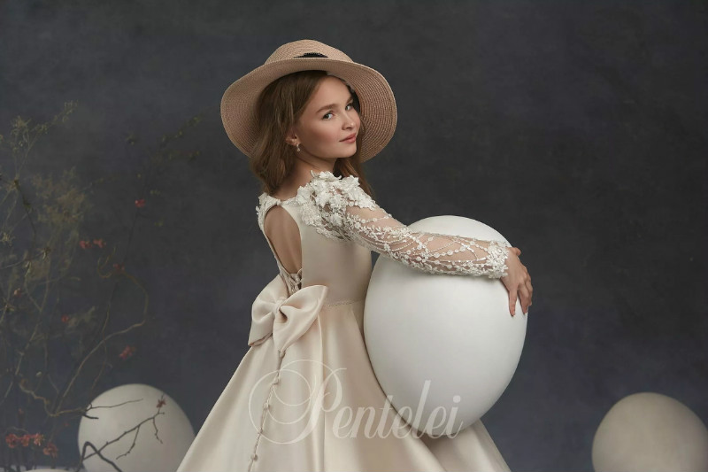 Cute Ball Gown Flower Girl Dresses Jewel Long Sleeve Hollow Lace Applique Hand Made Flower Pageant Dress Floor Length Girl's Birthday Party